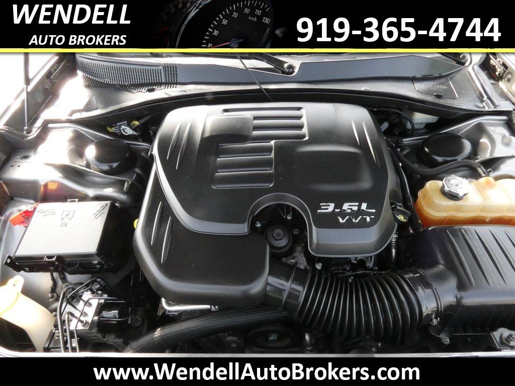 2011 Dodge Charger SE photo