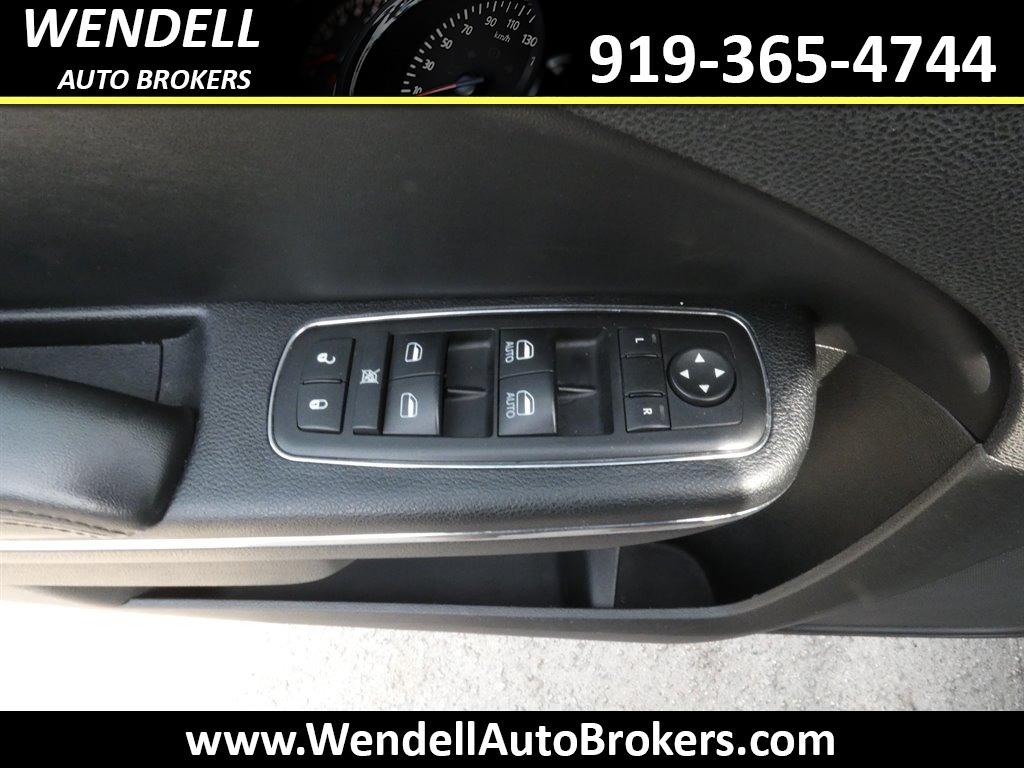 2011 Dodge Charger SE photo