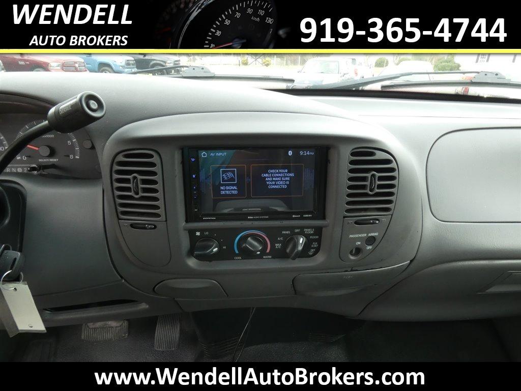 2003 Ford F-150 XL photo