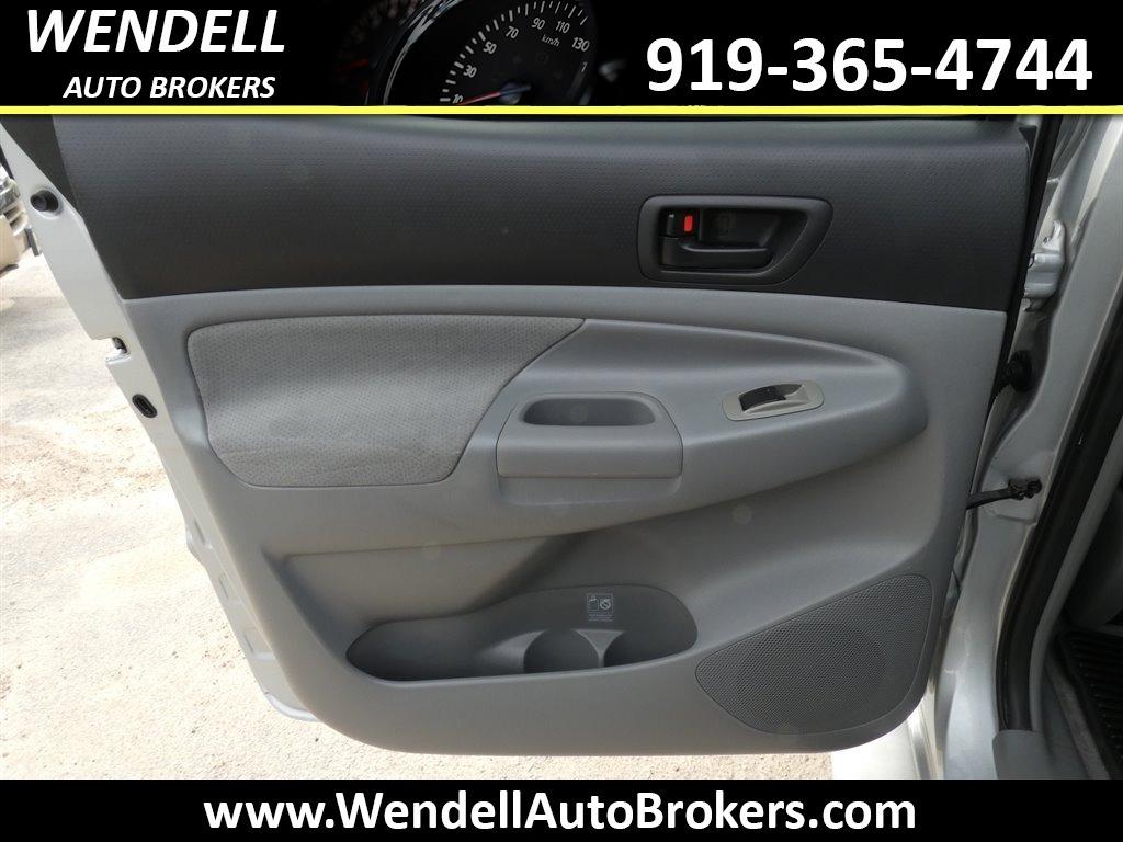 2005 Toyota Tacoma PreRunner V6 photo