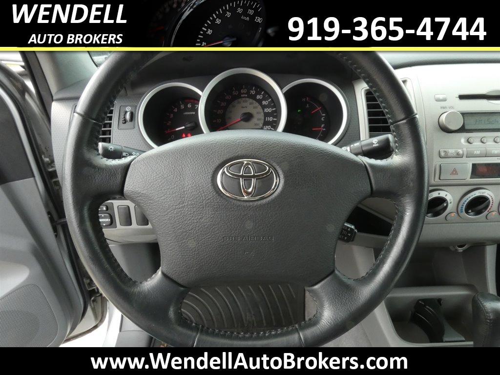 2005 Toyota Tacoma PreRunner V6 photo