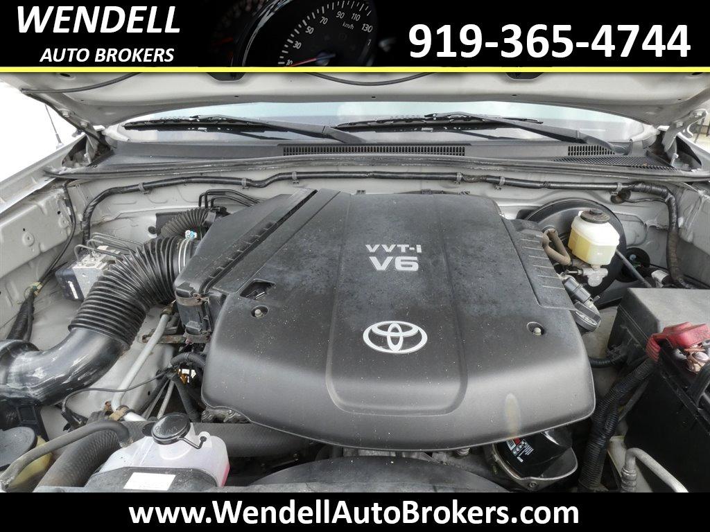 2005 Toyota Tacoma PreRunner V6 photo