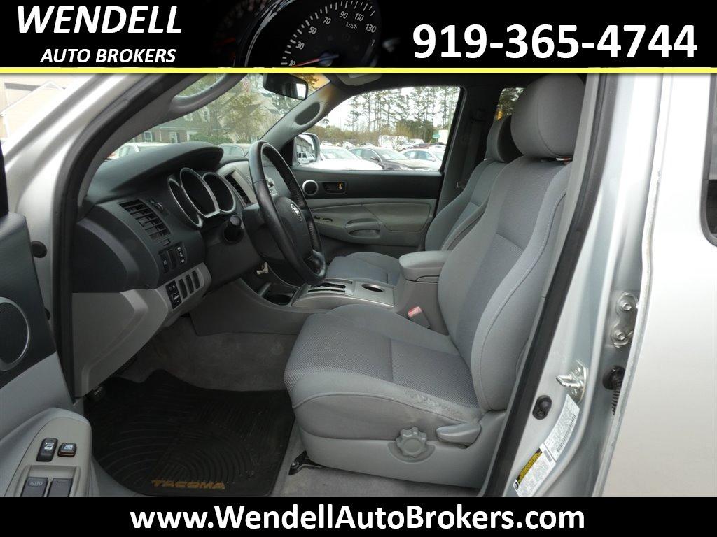 2005 Toyota Tacoma PreRunner V6 photo