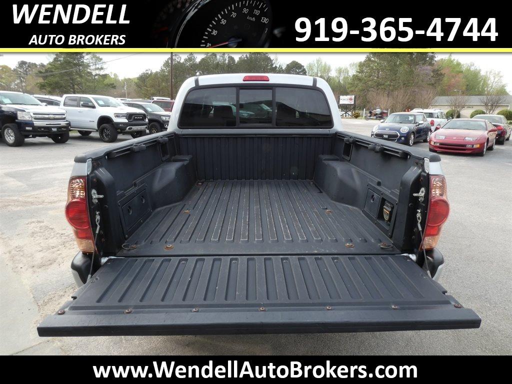 2005 Toyota Tacoma PreRunner V6 photo