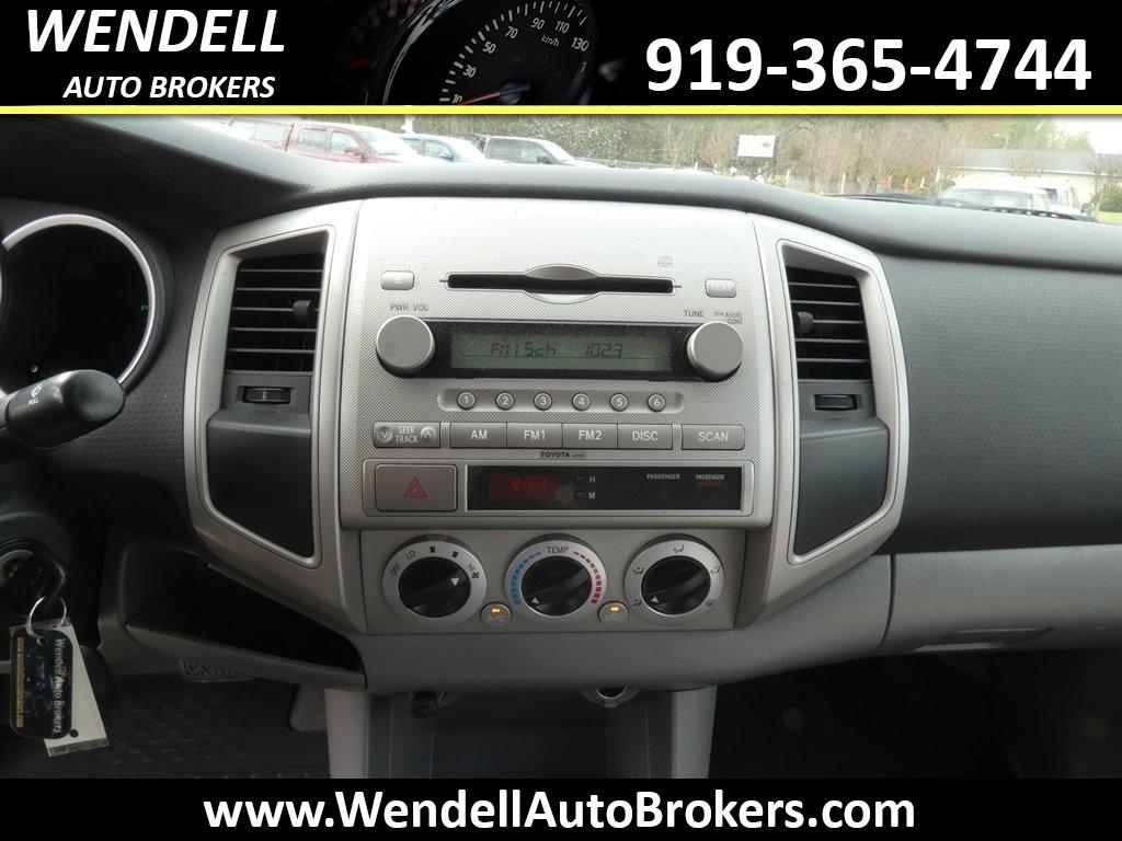 2005 Toyota Tacoma PreRunner V6 photo