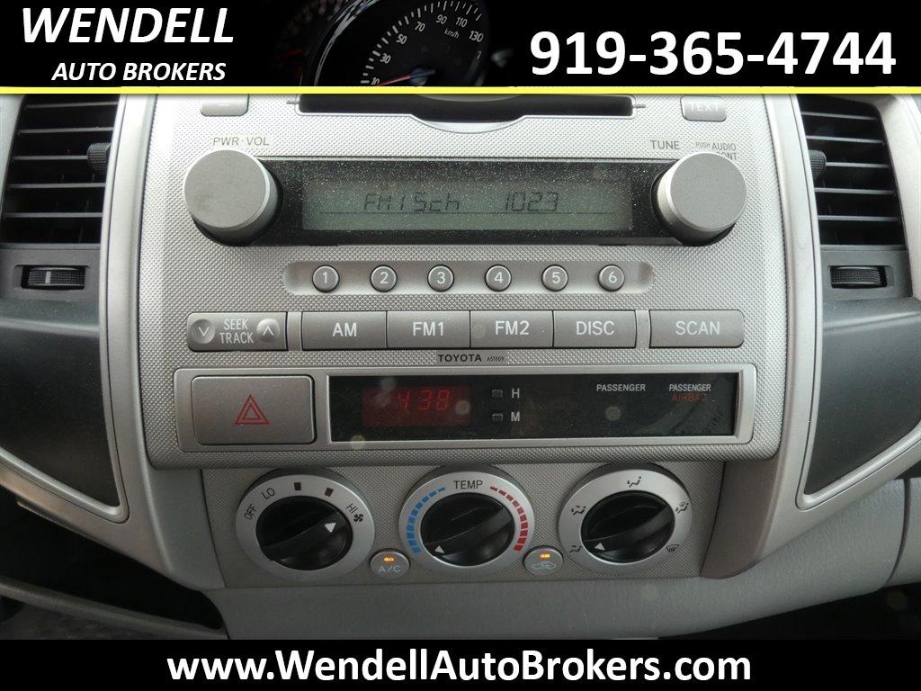 2005 Toyota Tacoma PreRunner V6 photo