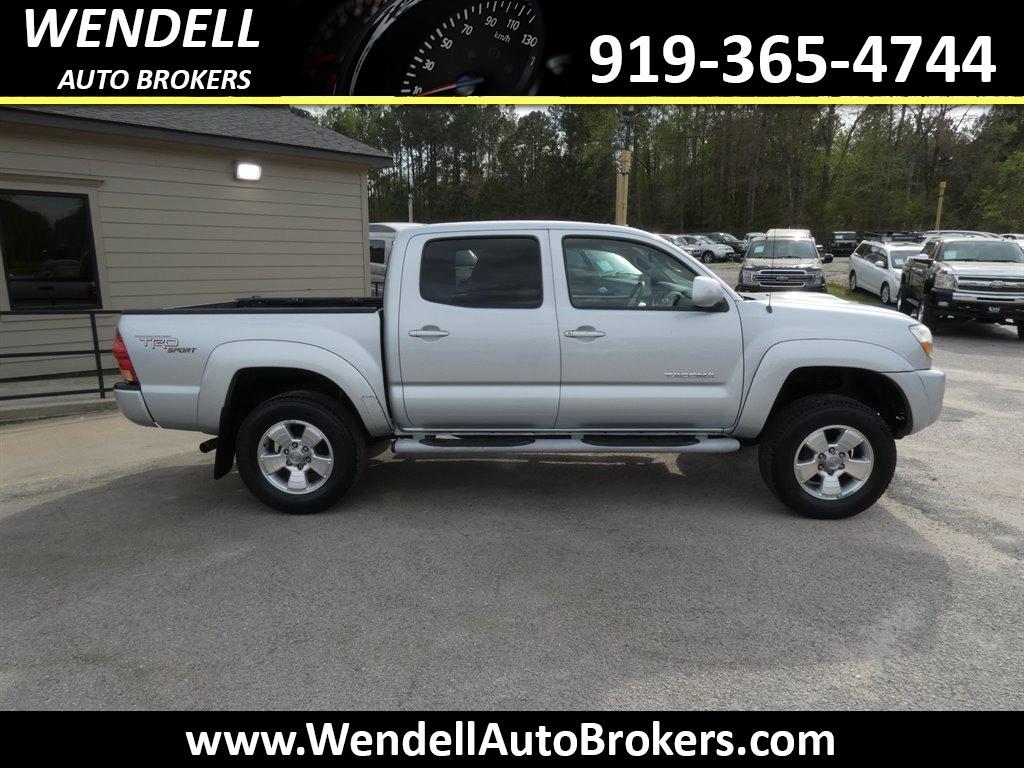 2005 Toyota Tacoma PreRunner V6 photo