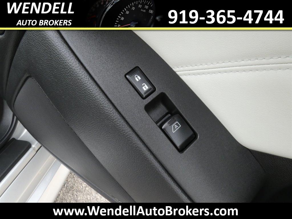 2010 Infiniti Legend photo