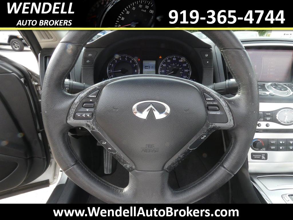 2010 Infiniti Legend photo