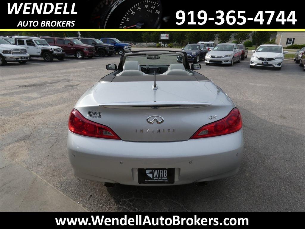 2010 Infiniti Legend photo