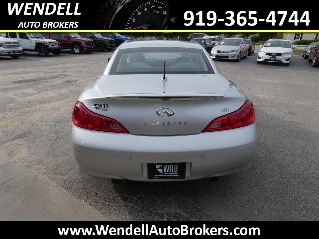 2010 Infiniti Legend photo