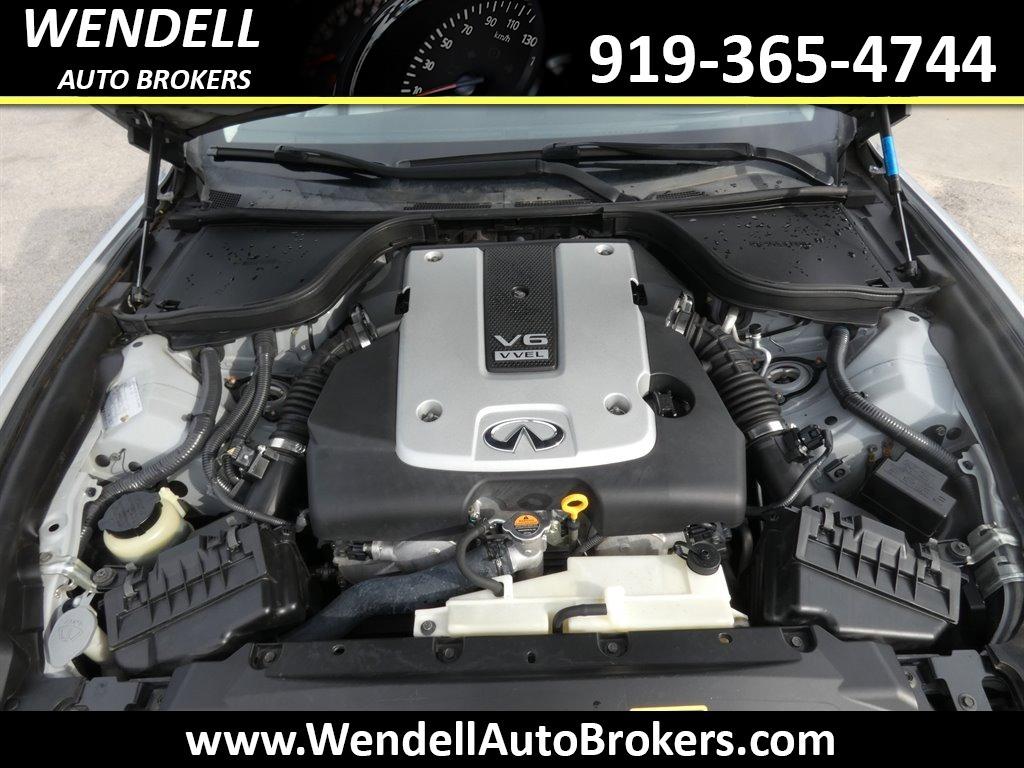2010 Infiniti Legend photo