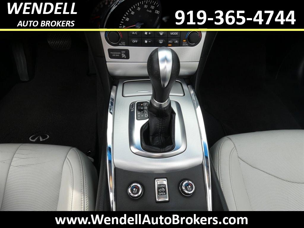 2010 Infiniti Legend photo