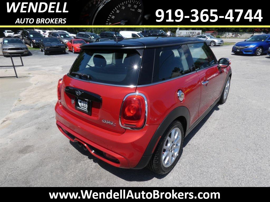 2019 Mini Clubman Base S ALL4 photo 12