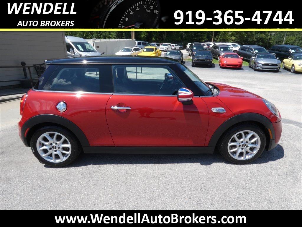 2019 Mini Clubman Base S ALL4 photo 13