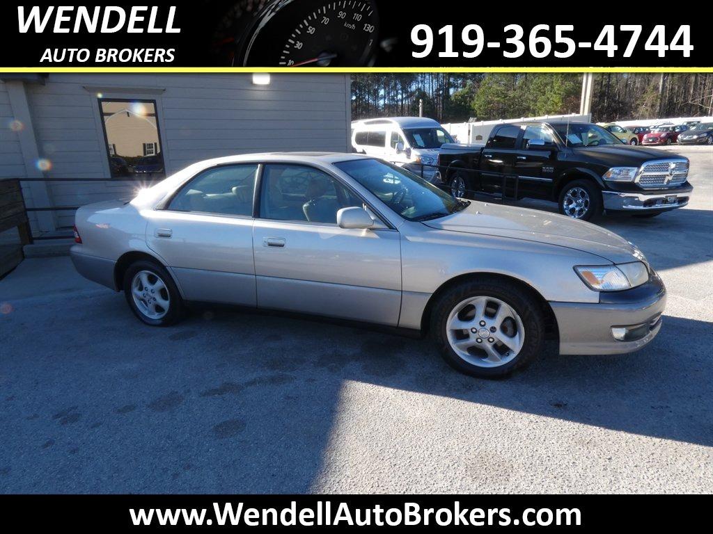 2001 Lexus ES - $3,995