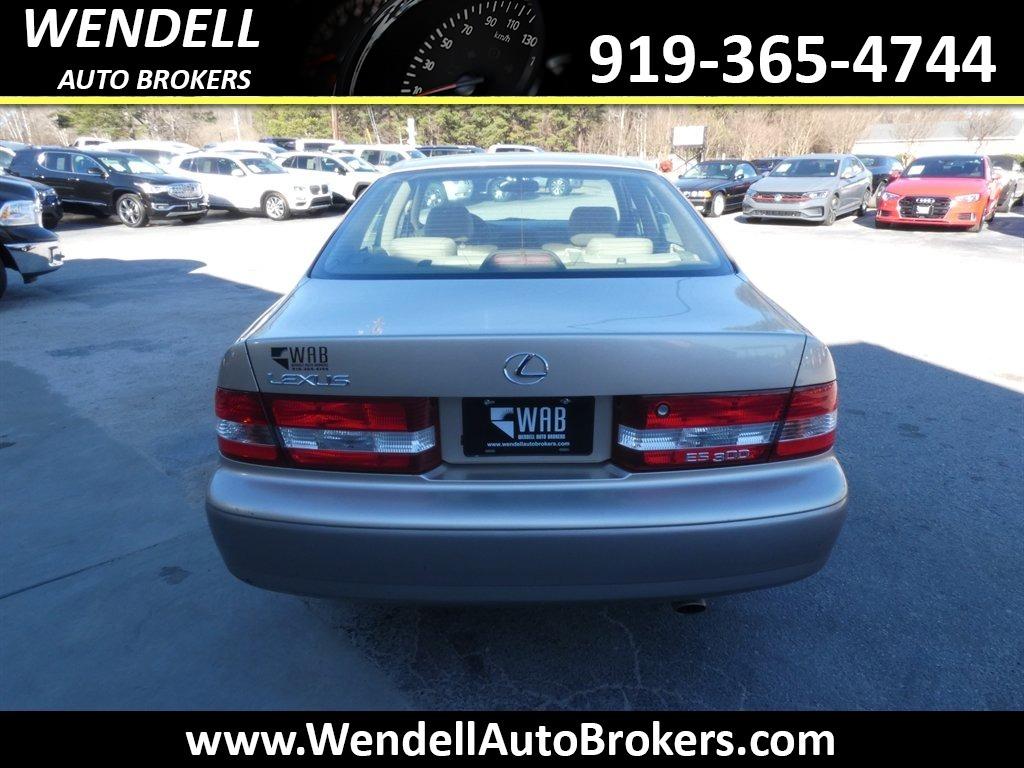 2001 Lexus ES - $3,995