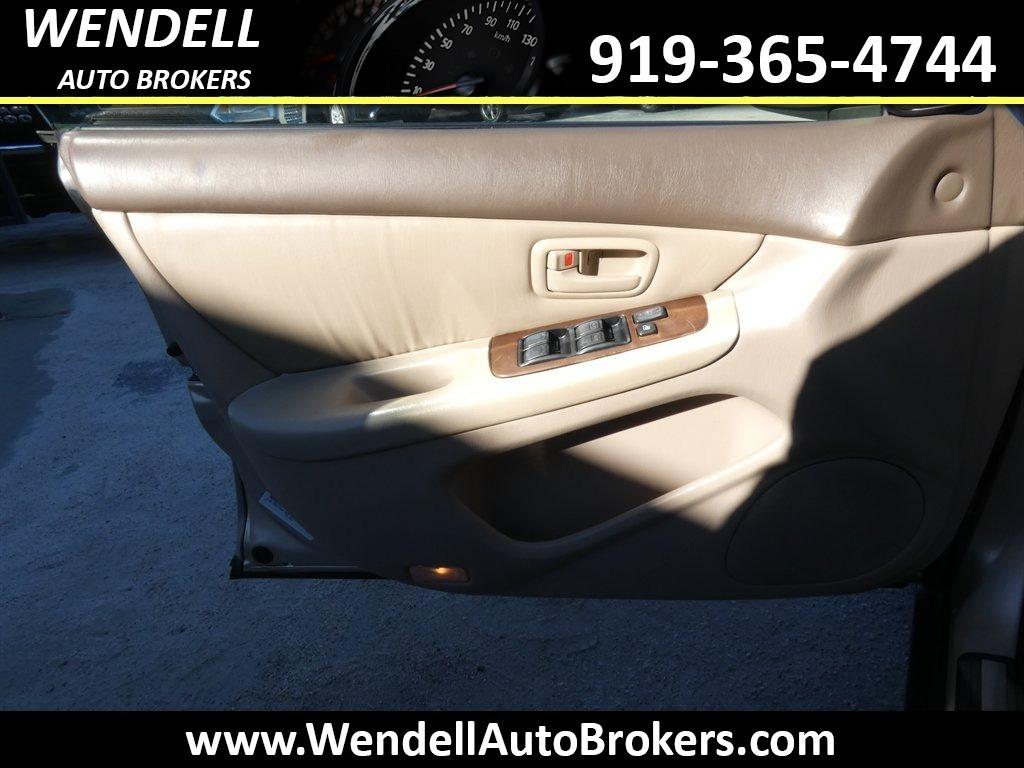 2001 Lexus ES - $3,995