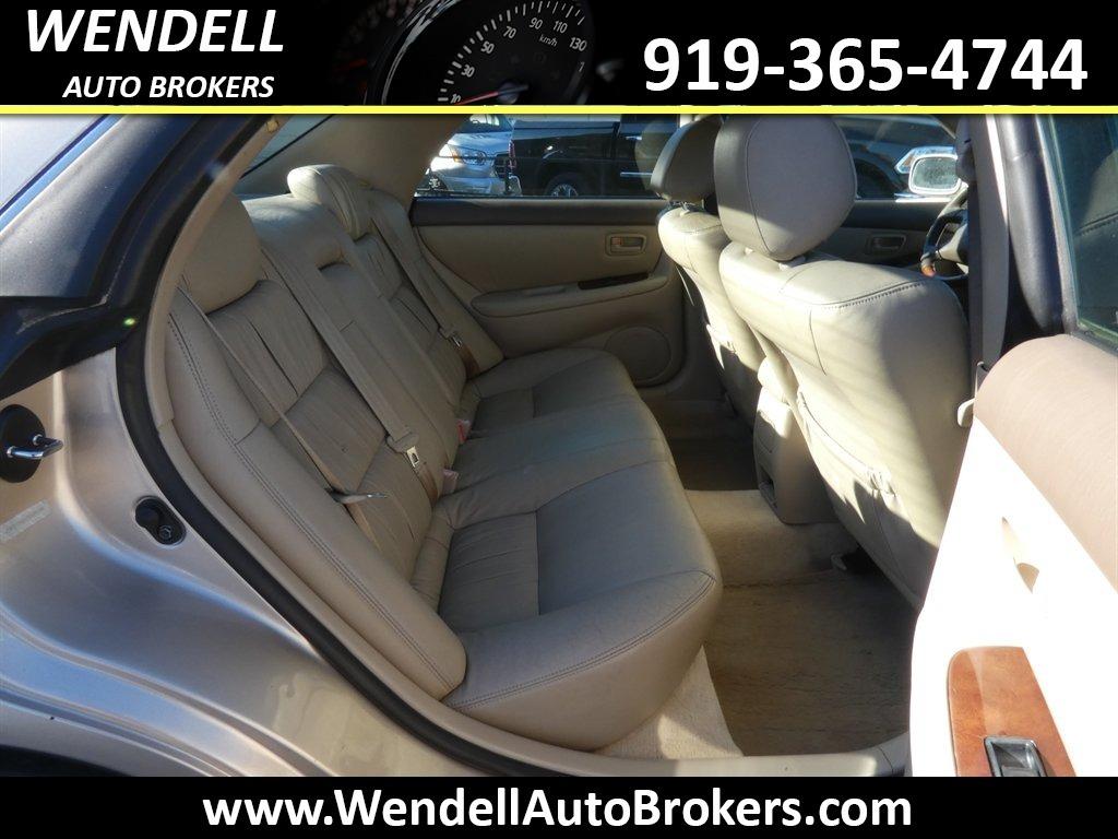 2001 Lexus ES - $3,995