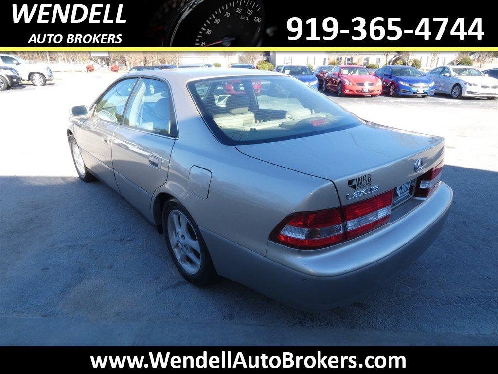 2001 Lexus ES - $3,995