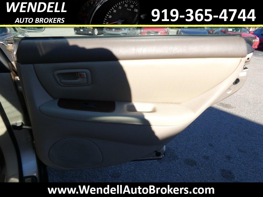 2001 Lexus ES - $3,995