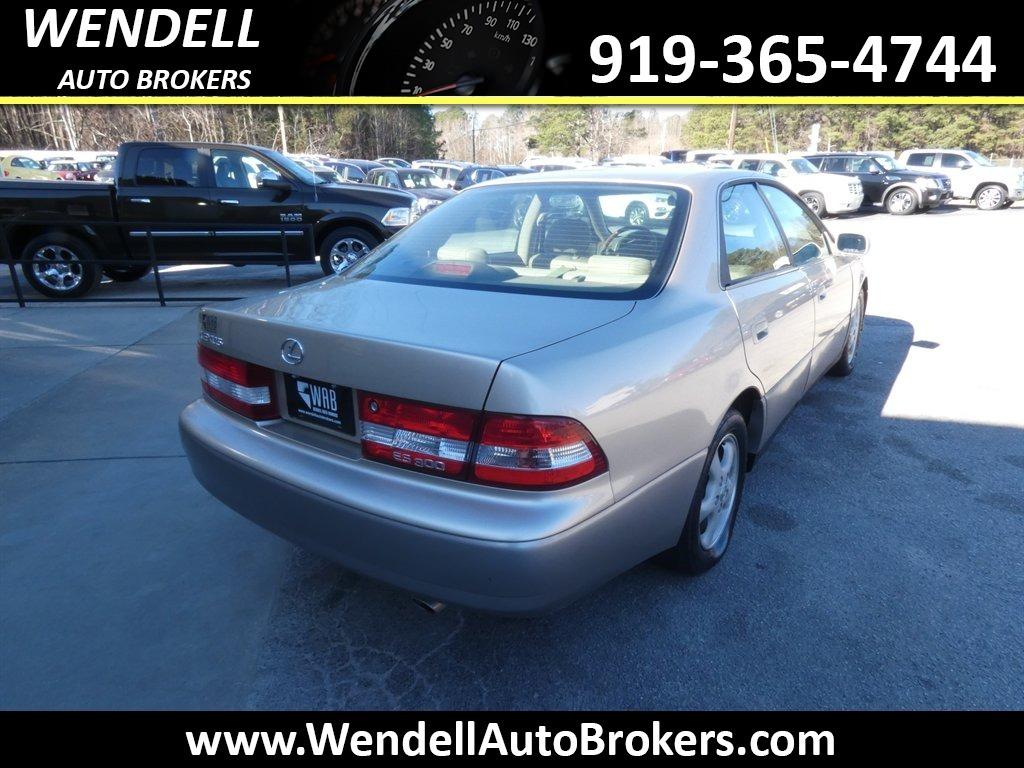 2001 Lexus ES - $3,995