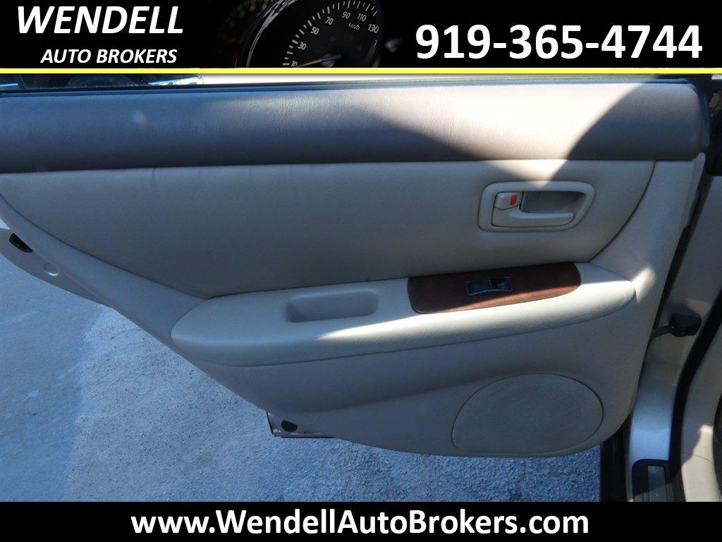 2001 Lexus ES - $3,995