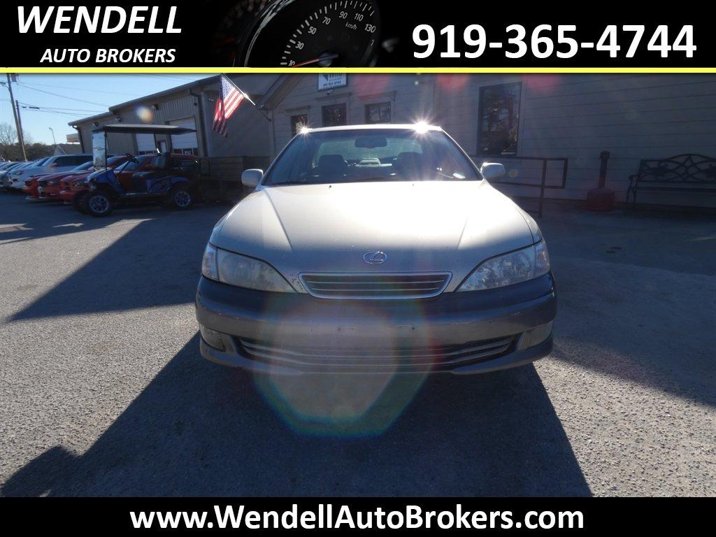 2001 Lexus ES - $3,995