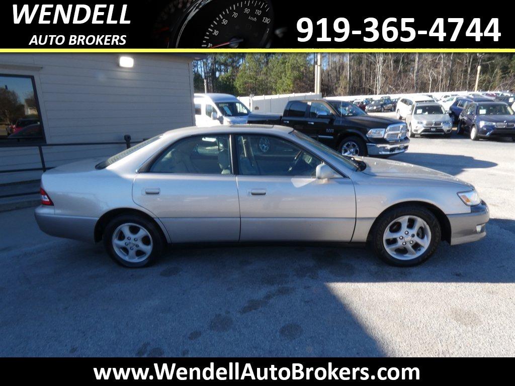 2001 Lexus ES - $3,995
