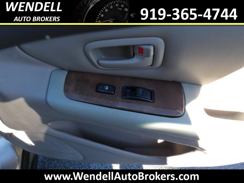2001 Lexus ES - $3,995