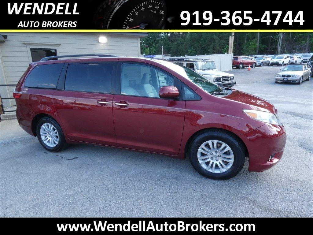 2016 Toyota Sienna - $14,462