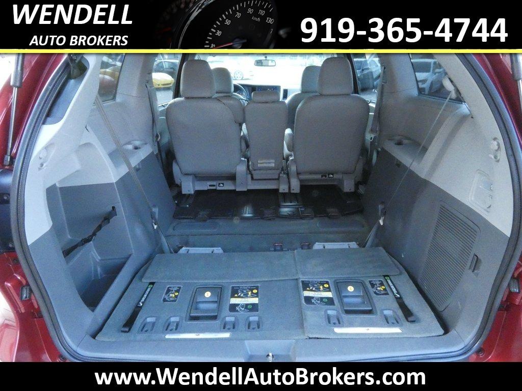 2016 Toyota Sienna - $14,462