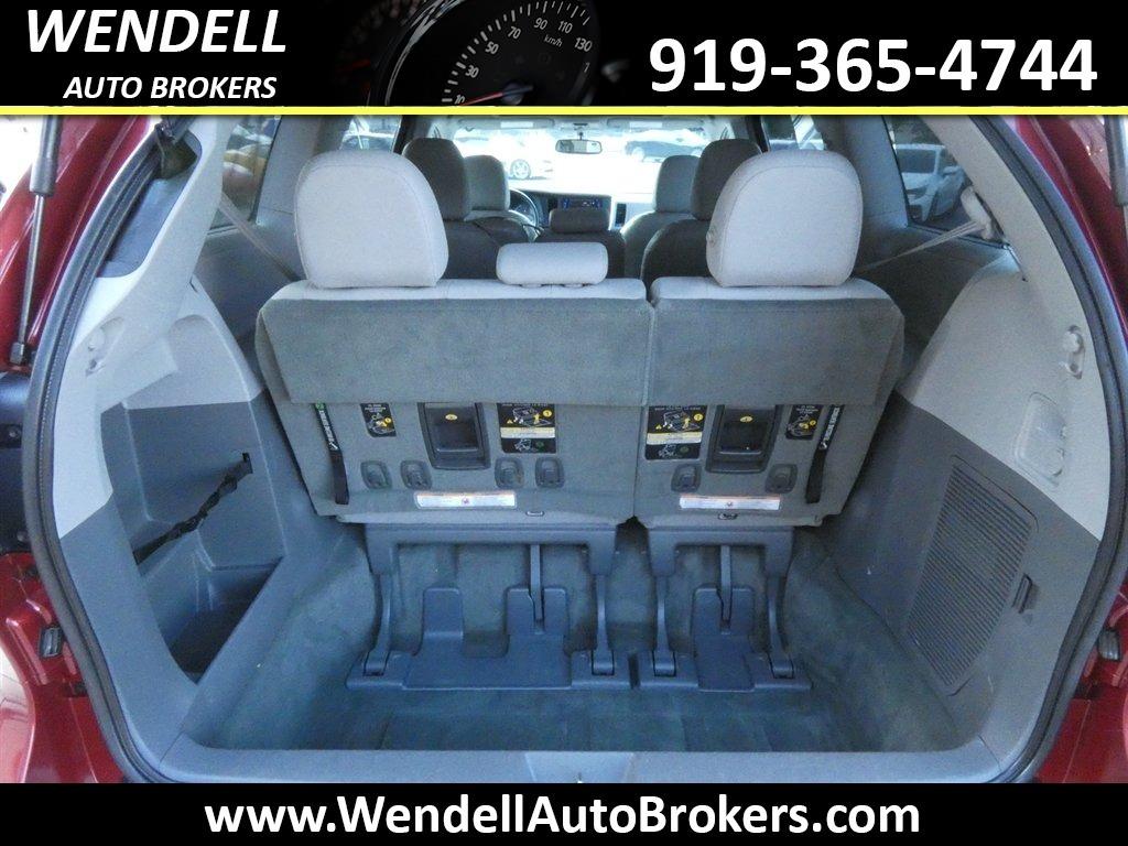 2016 Toyota Sienna - $14,462