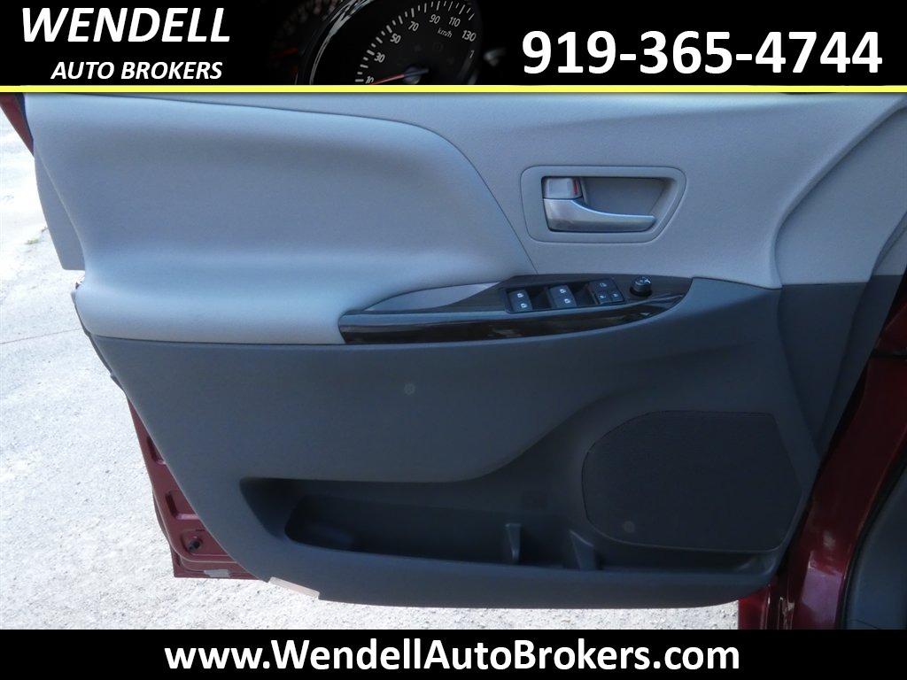2016 Toyota Sienna - $14,462