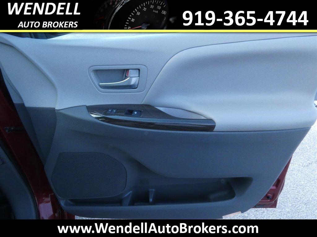 2016 Toyota Sienna - $14,462