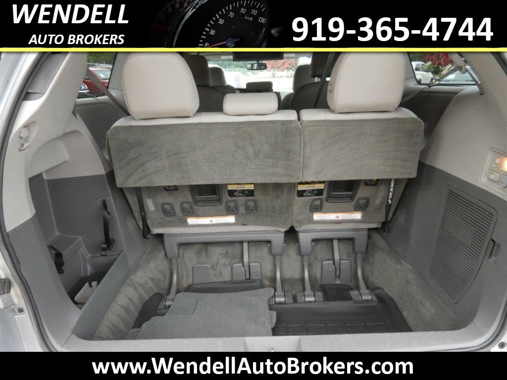 2015 Toyota Sienna - $11,135