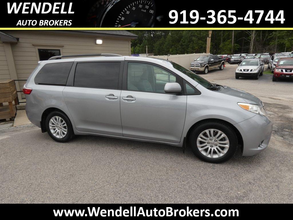 2015 Toyota Sienna - $11,135