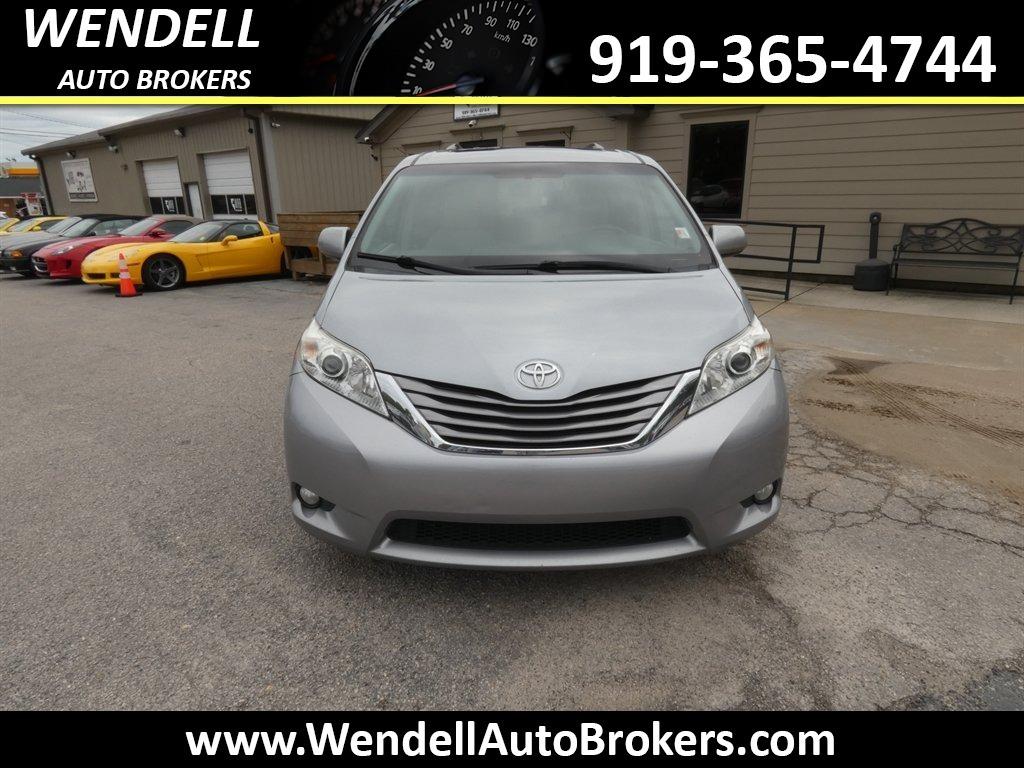 2015 Toyota Sienna - $11,135