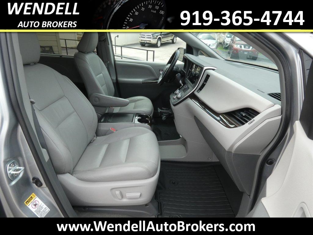 2015 Toyota Sienna - $11,135