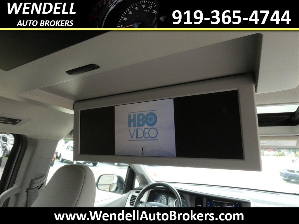 2015 Toyota Sienna - $11,135