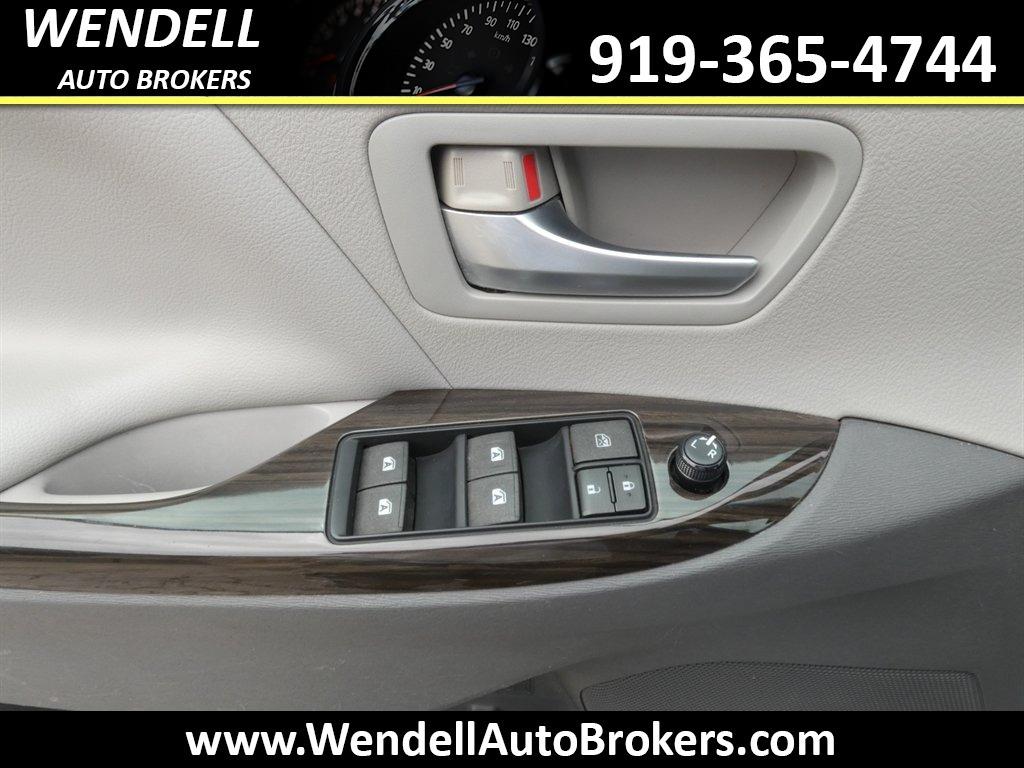2015 Toyota Sienna - $11,135