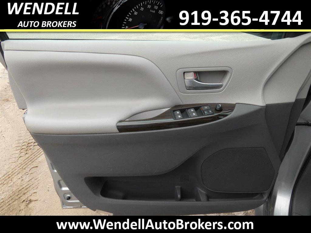 2015 Toyota Sienna - $11,135
