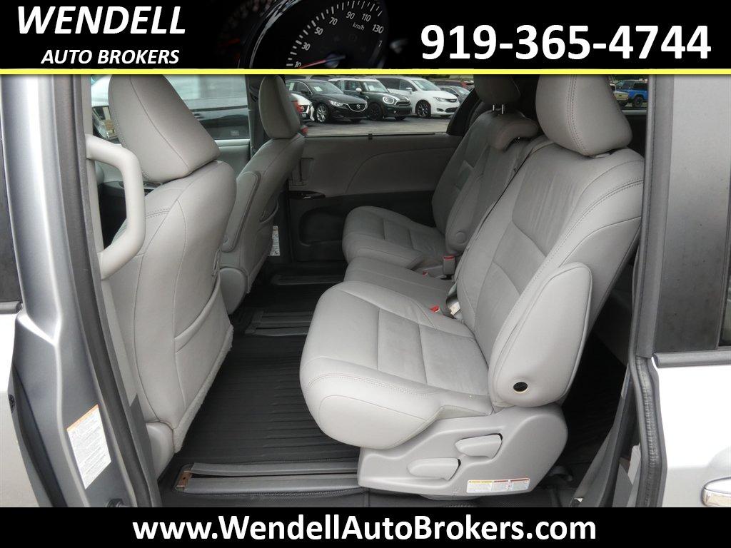 2015 Toyota Sienna - $11,135