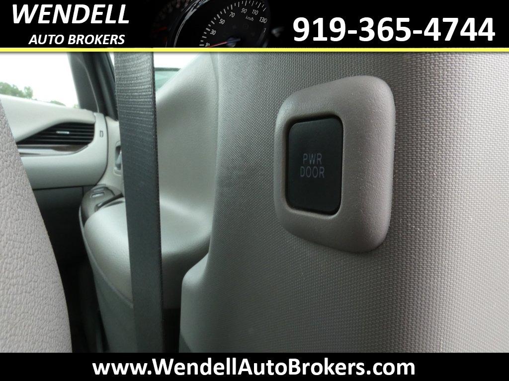 2015 Toyota Sienna - $11,135