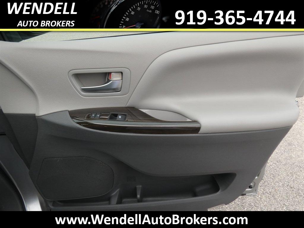 2015 Toyota Sienna - $11,135