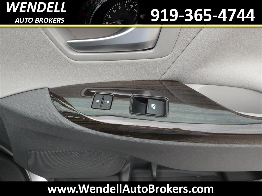 2015 Toyota Sienna - $11,135