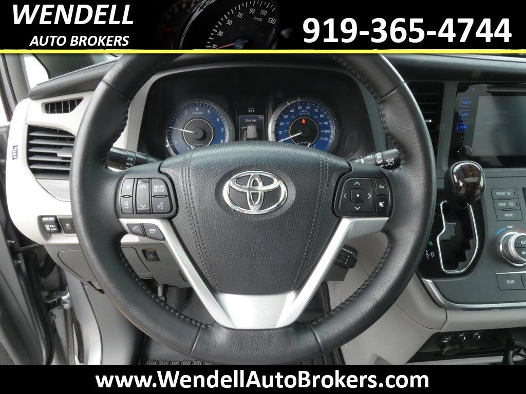 2015 Toyota Sienna - $11,135