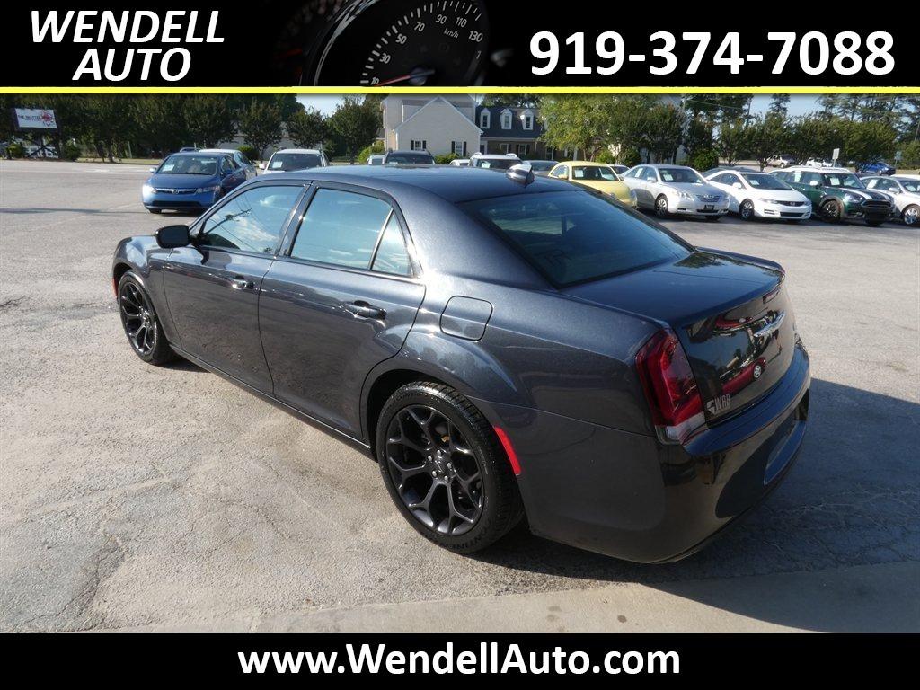 2019 Chrysler 300 - $11,995