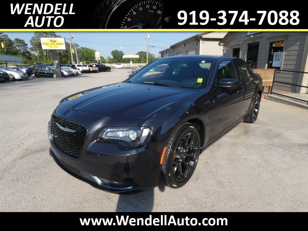2019 Chrysler 300 - $11,995