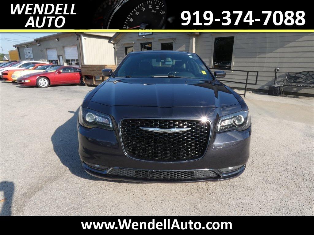 2019 Chrysler 300 - $11,995